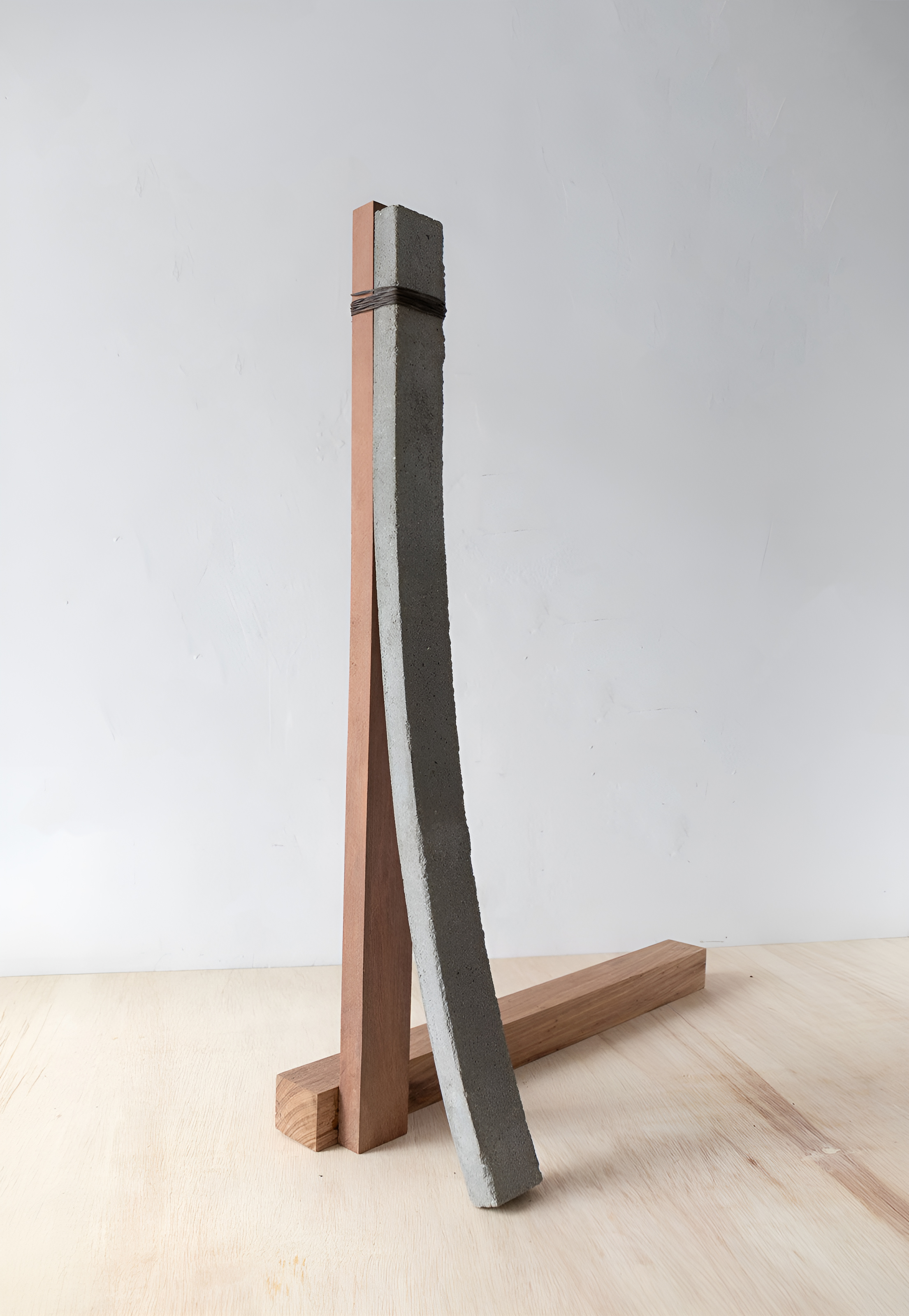 Estrutura (esquadro), 2025